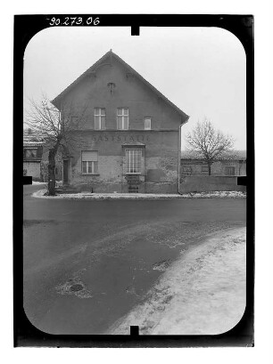 Langerwisch (Michendorf-Langerwisch), Straße des Friedens 73. Wohnhaus mit Gaststätte. Straßenfront