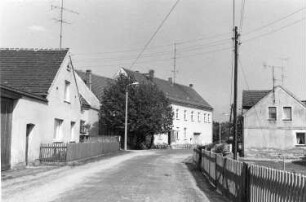 Hoyerswerda-Bröthen-Michalken. Ehem. Mühle, heute Gasthaus (Bildmitte)