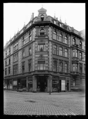 Köln, Altstadt-Nord, Eckhaus Brabanter Straße 21 / Ecke Maastrichter Straße 16