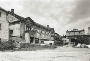 Annaburg. Schloßkomplex. Betsaal (1877), Speisesaal (nach 1886) und Appellplatz des ehemaligen Militärknaben-Erziehungsinstituts. Ansicht von Südwesten