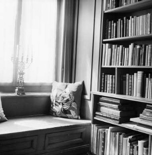 Schweiz. Kilchberg. Wohnhaus des Schriftstellers Thomas Mann. Blick in sein Arbeitszimmmer?