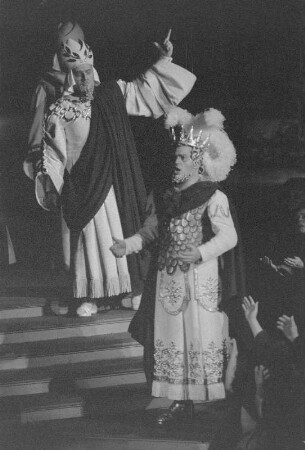 Szenenbilder aus der Oper "Idomeneo" von W. A. Mozart, Libretto G. Varesco, Regie C. Ebert, Dirigent A. Rother, mit E. Haefliger, H. Krebs, L. Rysanek, E. Grümmer, H. H. Nissen, J. Alexander. Städtische Oper Berlin, Premiere 27.01.1956