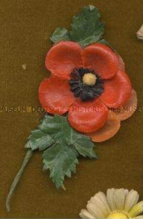 Deutsches Rotes Kreuz, Wiesen- und Feldblumen (Mohn), Spendenabzeichen zugunsten des Kriegswinterhilfswerks 1942