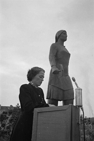 Denkmalseinweihung am 13. Oktober 1952.