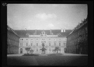 Melk (Österreich): Innenhof der Benediktinerabtei Stift Melk