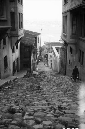 Istanbul: dunkle Gasse zum goldenen Horn