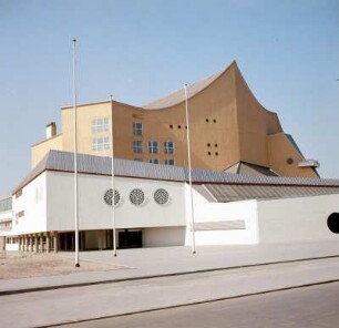 Berlin. Philharmonie : Berlin. Philharmonie (1960-1963; Hans Scharoun). Ansicht vom Tiergarten gesehen