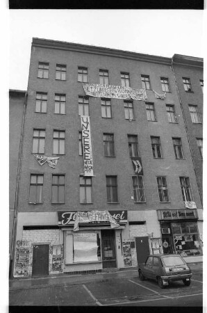 Kleinbildnegative: Besetzte Häuser, Winterfeldtstraße, 1981