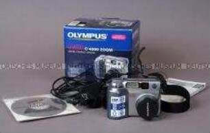 Digitalkamera "Olympus C-4000" mit Zubehör (Handbuch, Ladegerät, Software-CD, Speicherkarte 4 MB und Kabel) im Originalkarton