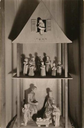 Rothenburger Krippenhäuschen von M. Hinckeldey-Wittke : Rothenburger Krippenhäuschen von M. Hinckeldey-Wittke. Holz, geschnitzt