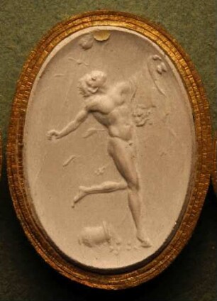 Tanzender Bacchant mit Thysosstab (Daktyliothek, Erstes Mythologisches Tausend)
