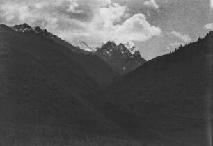 Gebirgslandschaft : Eine Gebirgslandschaft im Tian Shan Hochgebirge