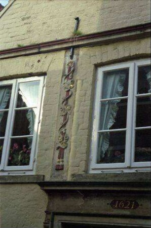 Bremen: Zierstreifen an Hauswand
