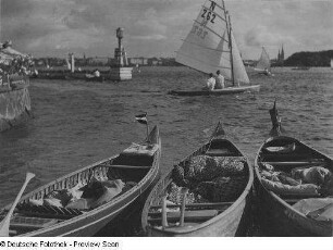 Boote in einem Hafen