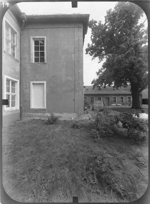Hohenprießnitz (Zschepplin-Hohenprießnitz). Schloß Hohenprießnitz (1699-1702; H. Korb). Corps de logis. Mittelrisalit. Hofansicht
