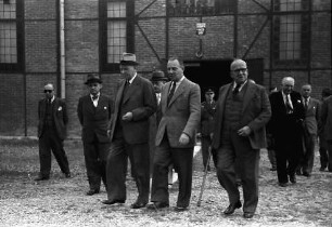 Ploesti: Gruppen bei der Führung durch die Raffinerie Vega