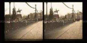 Spalier Schulen und Vereine, auf der Langen Brücke am Stadtschloss, Potsdam