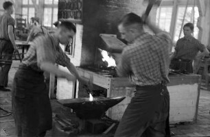 Internationale Handwerksschau Berlin Mai-Juli 1938: Schmiede am Ambos