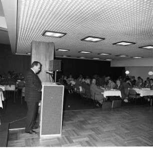 Seminar "Management ABC", IHK Dresden : Seminar "Management ABC" in Dresden. Veranstaltung der IHK Dresden im April 1990 in der ehemaligen HO-Gaststätte "Am Zwinger"