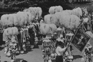 Archivfotografie "menschen_ausland_frankreich_trachten_on01"