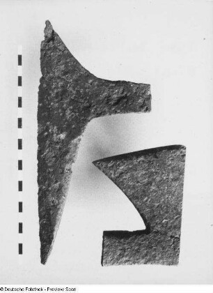 Zwei Beilklingen (Grabungsfunde aus dem Umfeld der Burg Körse). Eisen, geschmiedet. Schirgiswalde-Kirschau: Burgmuseum Kirschau