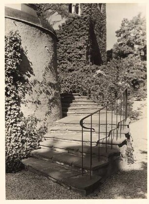 Hakeburg (Wohnsitz des Reichspostministers), Kleinmachnow: Treppe mit Geländer