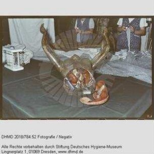 Fotodokumentation Gläserne Figuren aus West-Berlin - Gläserne Frau in der Werkstatt Gläserne Figuren