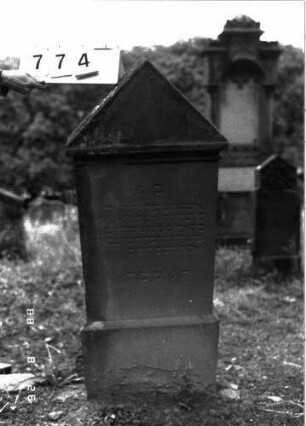 Grabstein 774 (Index: 100099507) Maße HxBxT: 134x54x13 cm: Grabstein 774