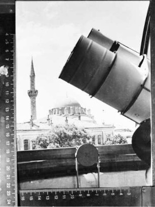 Istanbul: Fernrohr der Sternwarte, Moschee