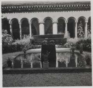 Rom, Basilika Santi Quattro Coronati, Kreuzgang