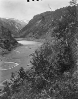 Bergtal : Blick in ein Bergtal mit einem See
