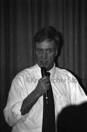 CDU: Wahlkampfveranstaltung zur Landtagswahl: Prahls Gasthof: Gastredner Vorsitzender der CDU-Fraktion in Hamburg Ole von Beust mit Mikrofon: 16. Januar 2000
