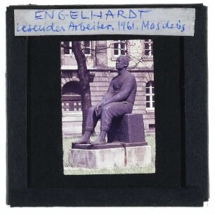Magdeburg, Engelhardt, Lesender Arbeiter
