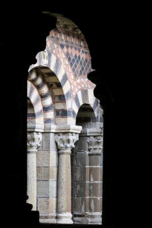 Frankreich. Auvergne. Haute Loire. Le Puy en Velay. Cathedrale Notre Dame. Romanischer Stil. UNESCO Weltkulturerbe. Cloitre. Kreuzgang