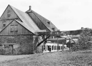 Schneeberg, Grube Siebenschlehen, Pochwerk, Bergseite mit Kunstgraben