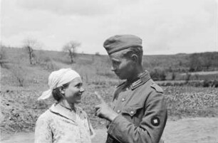 Zweiter Weltkrieg. Zur Einquartierung. Sowjetunion. Franz Grasser und ein russisches junges Mädchen