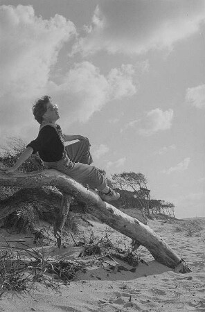 Renate Rössing am Prerower Weststrand