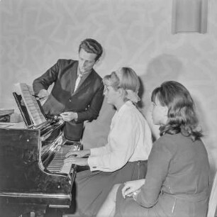Musikunterricht SPI : Bautzen. Sorbisches Institut für Lehrerbildung, Friedrich-List-Straße. Musikunterricht