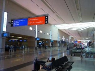 Innenraum des Terminal 3 des McCarran Airport : Ladengalerie. Aufgenommen am 21. August 2012 im neuen Terminal 3 des Internationalen McCarran Airport von Las Vegas