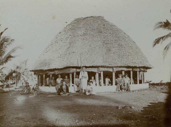 "Grande maison dans le village de Gautavai sur Savaii".