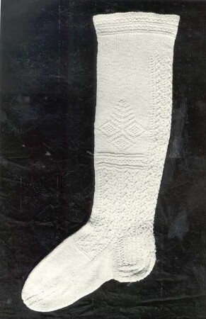 Teil einer Tracht in Trebendorf : Kleidung - Schleifer Tracht. Ort: Trjebin / Trebendorf. Die Baumwollsocken einer Braut und Konfirmandin (im Sommer diese baumwollenen und im Winter Wollsocken).
