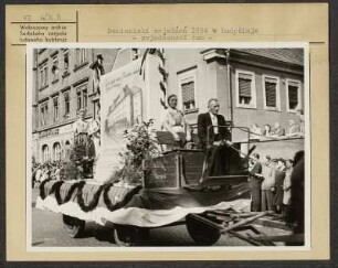 Heimatfest 1954 in Bautzen - Festumzug : Domizniski swjedźeń 1954 w Budyšinje - swjedźenski ćah