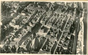 Pirna. Stadtteilansicht mit Rathaus und Marienkirche. Luftbild-Schrägaufnahme