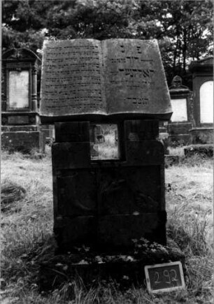 Grabstein 292 [Nir S. 193f. Nr. 17.19]