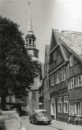 Stade. Blick zum Turm der Kirche St. Cosmae et Damiani