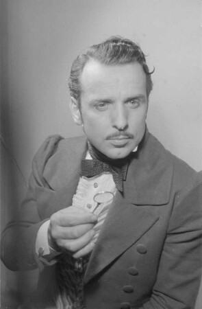 Szenenbilder aus dem Stück "Der Revisor" von Nikolai Wassiljewitsch Gogol am Schlossparktheater Berlin-Steglitz