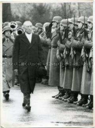 Ehrenkompanie des Bundesgrenzschutzes zum 85. Geburtstag Konrad Adenauers