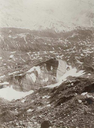 Schuttbedecktes Ende des Calderagletschers des Cerro Altar