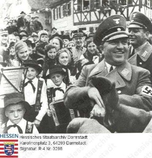 Guntersblum, 1936 / Triumph-Fahrt der alten NSDAP-Garde / Gruppenaufnahme, 1. v. l.: [Robert] Ley (1890-1945)