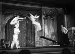 Carows Lachbühne: Fünf Charley's Schleuderbrett-Akrobaten
